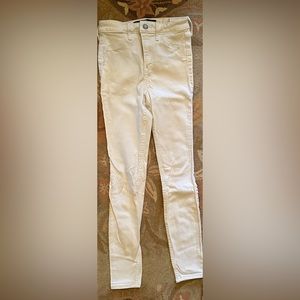 White skinny jeans